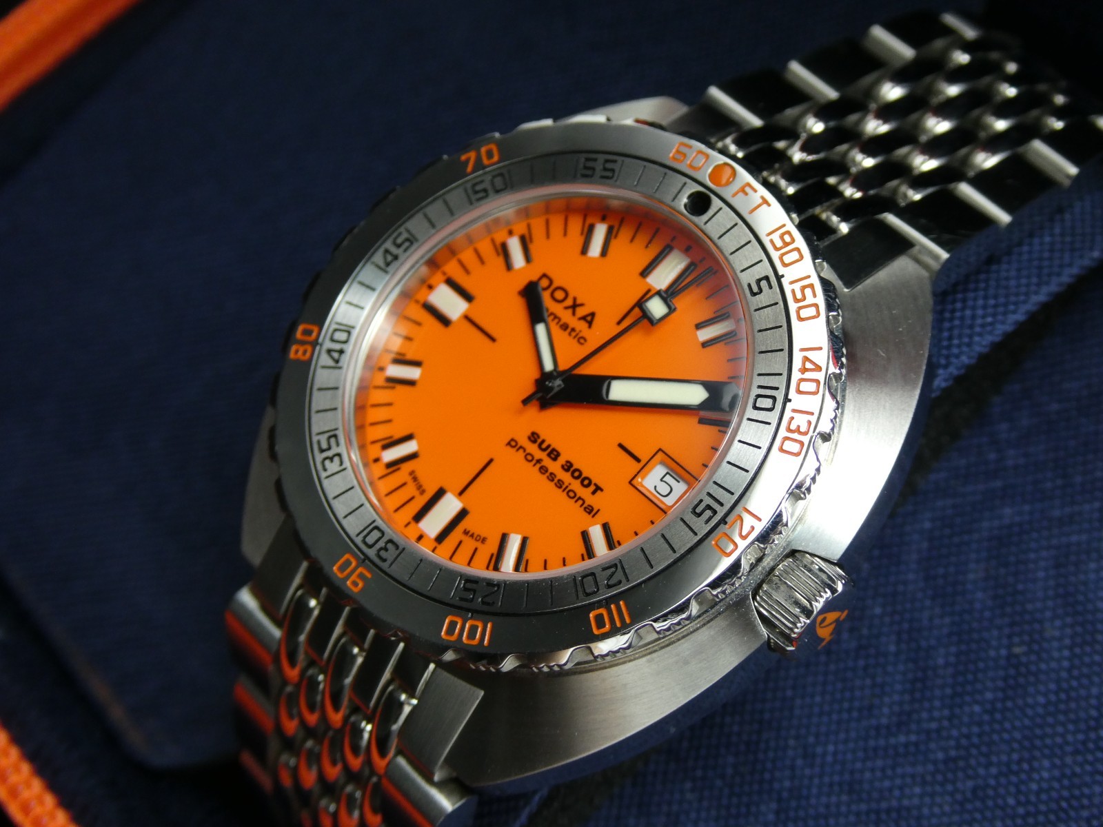 Doxa Sub 300T Professional Bracelet Orange dial 840.10.351.10 image 4
