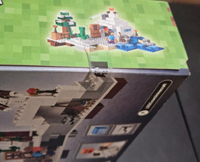 LEGO Minecraft: The Snow Hideout (21120) &ndash; SEALED