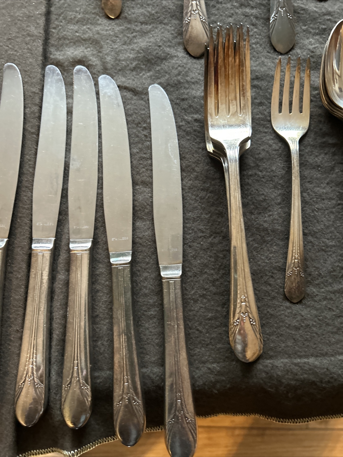 WM Rogers MFG. Co Silverplated Original Rogers Pattern SILVERWARE 36 PC.