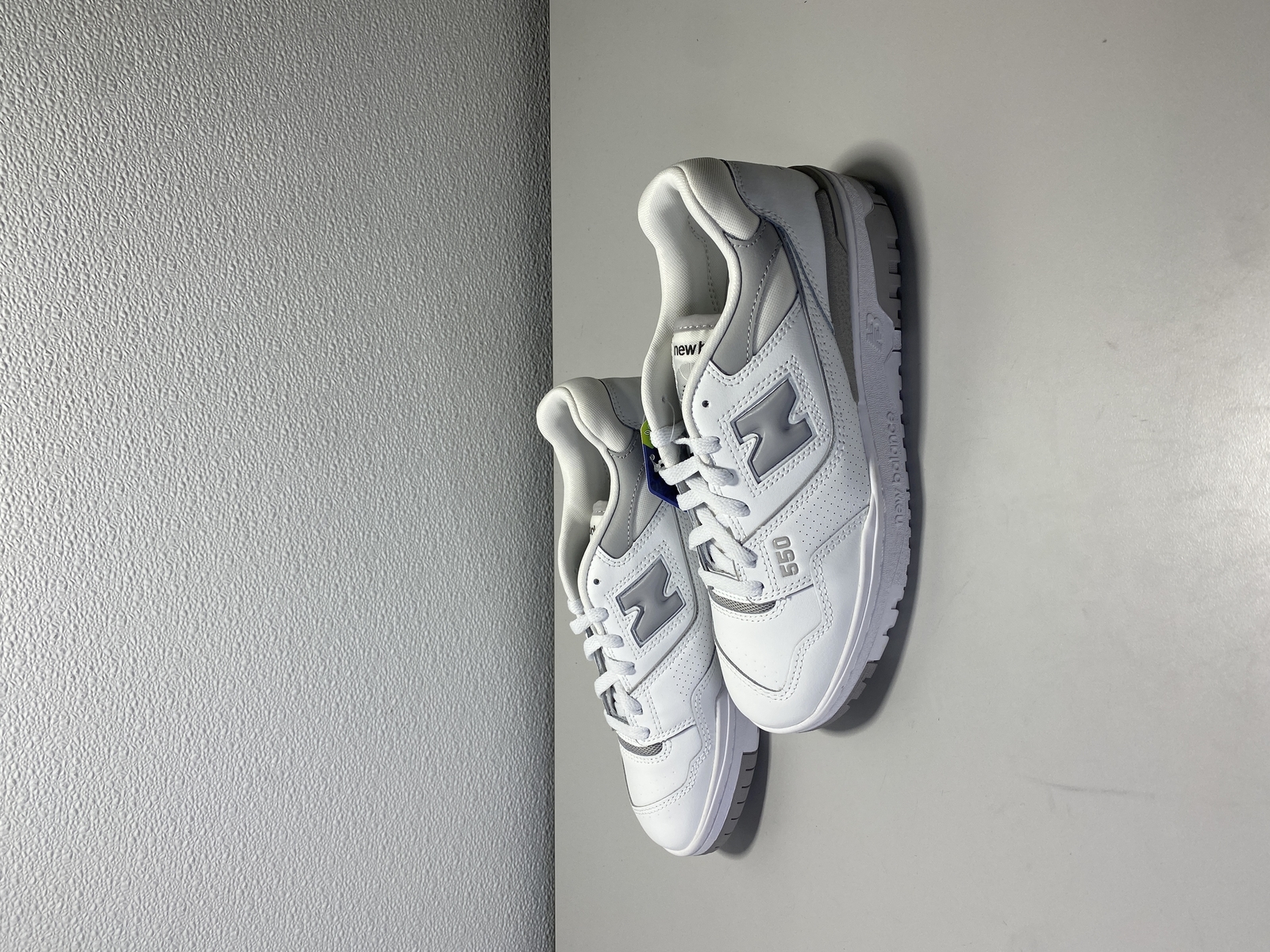 New Balance 550 Low Top Women's Size 9.5 White Grey Comfort Sneaker