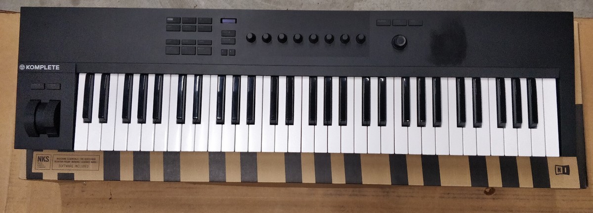 Native Instruments Komplete Kontrol A61 Smart Keyboard Controller