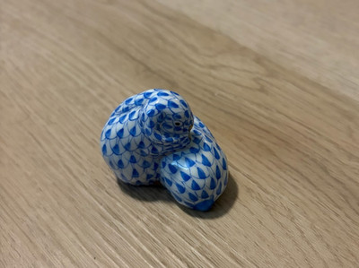 Herend Blue Fishnet ''Pair of Rabbits'' Figurines (Model #5324)