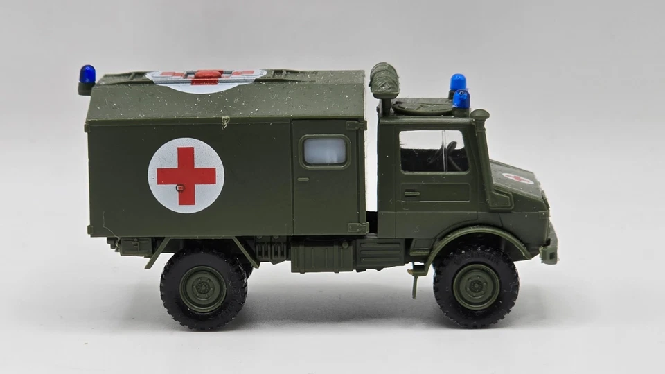 Unimog U1300 SAN-Koffer *Rotes Kreuz*(D) Roco 0508 + EVP + 1:87(H0) - Bild 3 von 4