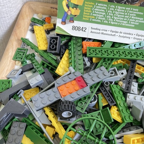 Mega Bloks Seeding Crew and Tractor #80842 John Deere Tractor Complete - Picture 9 of 10