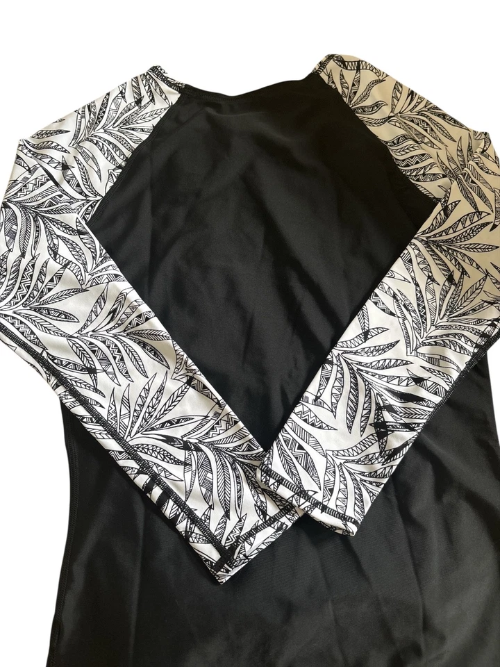 Volcom Leave Me Alone Surfing Top SPECIAL OFFER £22 FREE DELIVERY - Image 2 of 3