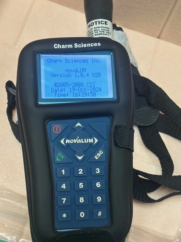 Sistema de detección de luminómetro Charm novaLUM Pocket Swab Plus en caja Foto 2 de 4