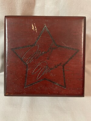 Marilyn Monroe Limited Edition Fossil watch in wooden box  display picture 1