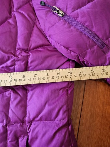 Chaqueta acolchada Lands End para mujer púrpura 80 % plumón con capucha grande - Imagen 13 de 13