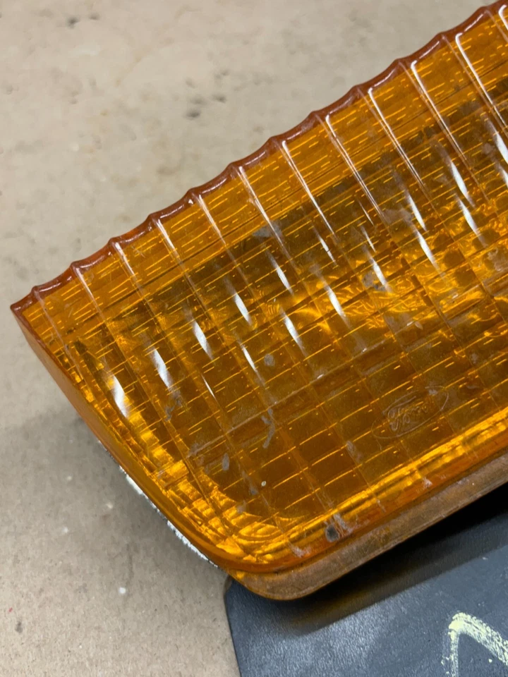1981 1982 1983 1984 1985 FORD ESCORT AMBER TURN SIGNAL LIGHT LAMP LENS ASSEMBLY - Image 2 of 4