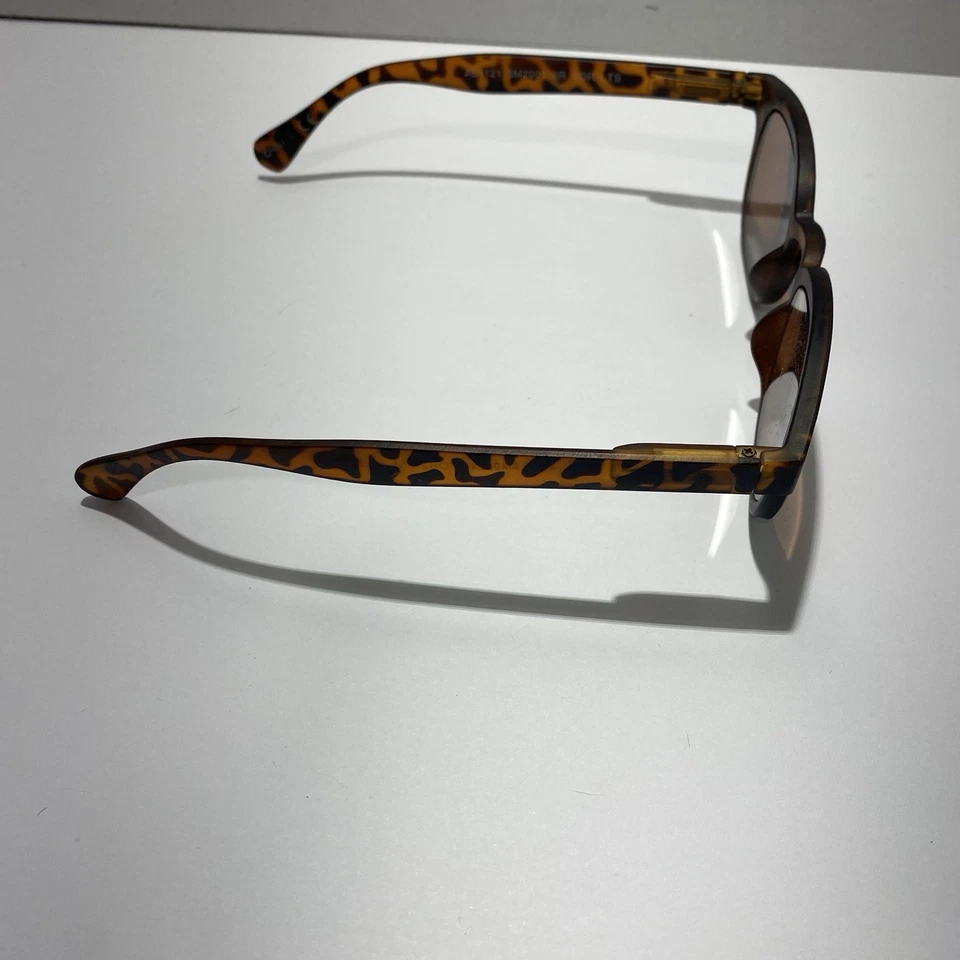 Gafas de sol Steve Madden marco estampado guepardo solo buen estado Foto 4 de 4