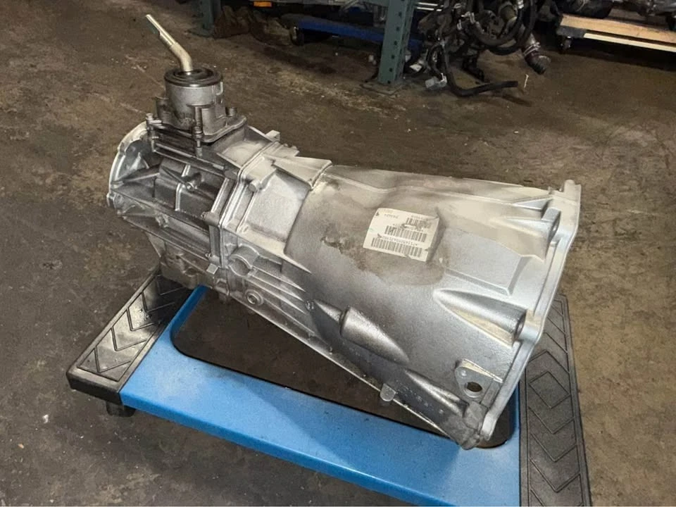 Jeep Wrangler 2007 2008 2009 2010 transmisión manual 4x4 3,8 L 52104740AA 50 k millas Foto 3 de 4