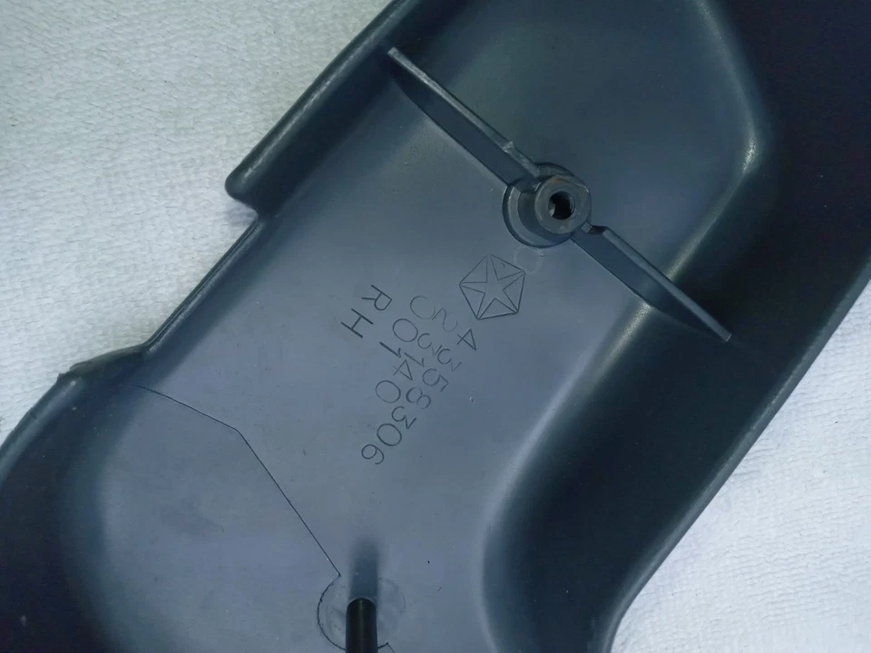 OEM 1986 - 1993 DODGE RAM RH & LH SEAT HINGES COVERS GRAY #4358306 4358307 Foto 3 de 4