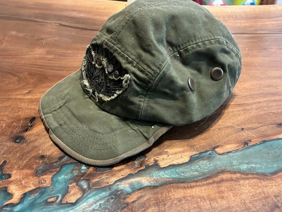 Gorra de béisbol Blac Label estilo militar verde facturada corta. Correa de pala alada Foto 2 de 4