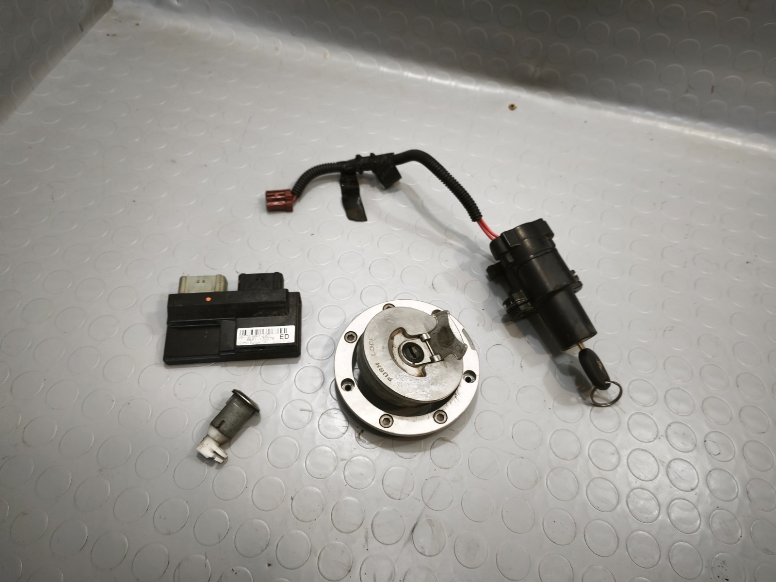 KIT CENTRALINA CON CHIAVE SERRATTURE PER HONDA TRANSALP 700 2008 2013