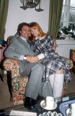 Katja Ebstein husband Klaus everywhere celebration after civil we- 1979 Photo