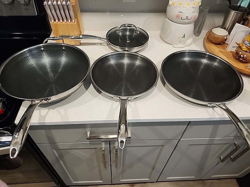 HexClad 5-Piece Cookware  Set 8.5 Pot W/ Lid 10.78 pan 12.5"lrg Pan & 12.5 Wok 