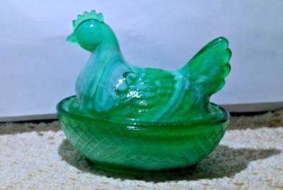 VINTAGE BOYD HEN ON NEST SALT CELLAR 3 INCH #53 MINT GREEN SLAG 1ST 5 YEARS