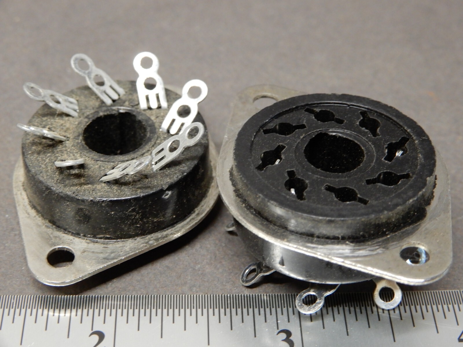 Amphenol 8 Pin Flange Mount Amplifier/Tube Sockets (2) 77MIP8 MIP8 1 1/