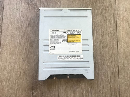 Samsung SM-308 5.25" 8x Internal IDE CD-RW/DVD Drive 04C032 Beige Bezel - Picture 2 of 5