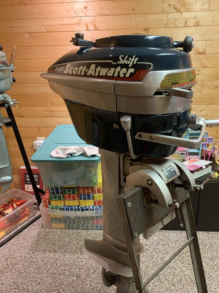 motor fueraborda barco antiguo Foto 3 de 4