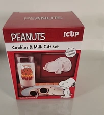 Peanuts Snoopy Cookie Cutter and Milk Glass Gift Set ICUP New