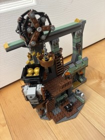 LEGO The Hobbit The Lonely Mountain&nbsp;set 79018 Smaug Lord Of The Rings Tolkien