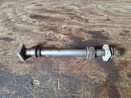 Kawasaki ZX6R ZX636 A1P Ninja - Hinterrad Spindel Schraube & Distanzscheiben