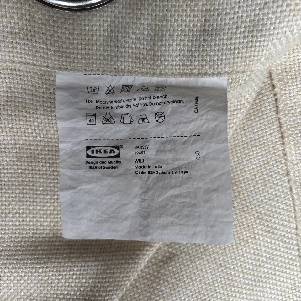 Cortina de panel tejido IKEA de 92 pulgadas de largo por 58 pulgadas de ancho crema con anillos de metal Foto 3 de 3