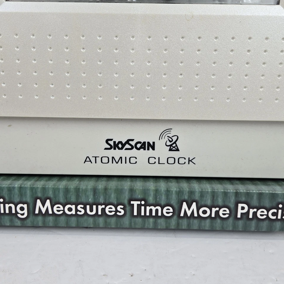 Vtg NIB Skyscan Atomic Clock Digital Auto Sets Indoor + Temp Hang or Stand - Image 4 of 4
