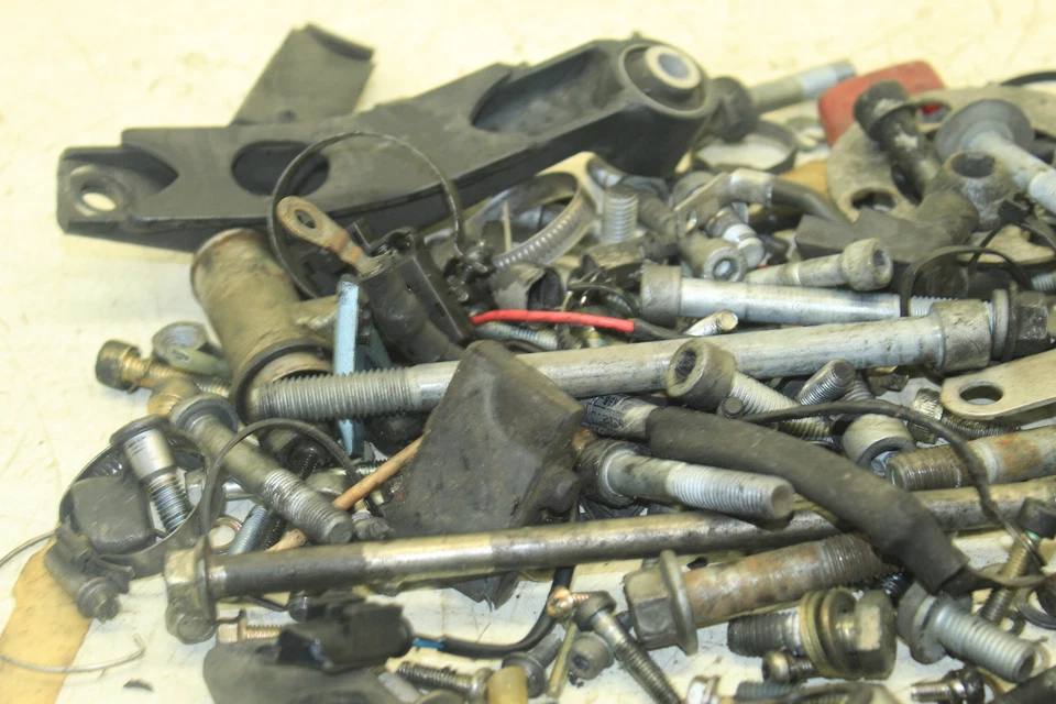 BMW K1200RS 1200 1998 OEM MISC. JUEGO DE PERNOS TORNILLOS PIEZAS PEQUEÑAS B28D Foto 3 de 4