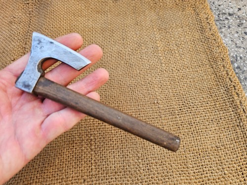 CURIOSO PEQUEÑO MINI ANTIGUO HACHA BARBUDA FORJADA A MANO HACHA TOMAHAWK DE COLECCIÓN - Imagen 2 de 16