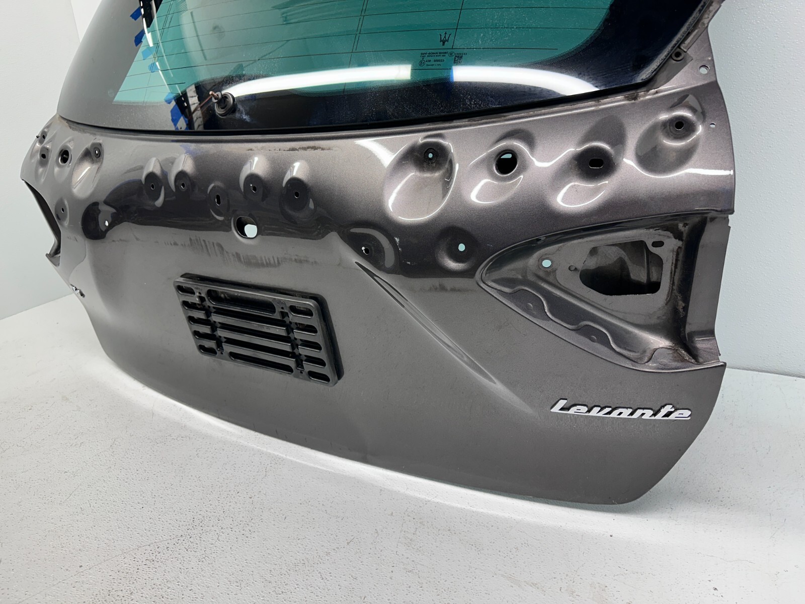 2017-2024 MASERATI LEVANTE REAR TRUNK LID TAILGATE SHELL w/ Glass Heat OEM M161