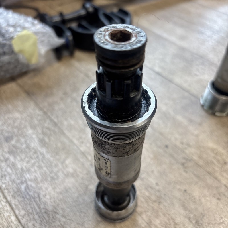 Shimano BB-ES70 Octalink Bottom Bracket 73mm x 118mm English BC 1.37x24 