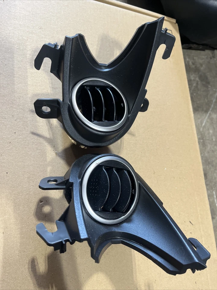 Nissan 370Z 2010-2015 OEM LH panel de puerta lateral derecha ventilación de aire acondicionado usado Foto 2 de 2