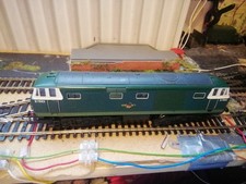 Hornby R335 00 gauge diesel locomotive BR GREEN class 35 running very well,