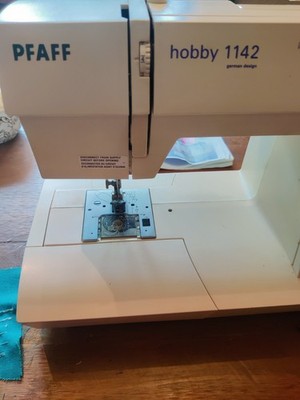 Pfaff Hobby 1142 Mechanical Sewing Machine - Tested & Working Perfect Needs Bulb