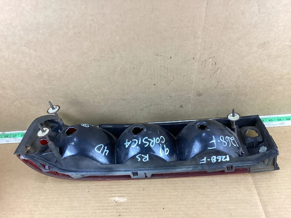 Conjunto de luz trasera derecha del lado del pasajero Chevrolet Córcega 1991-1992 Foto 4 de 4