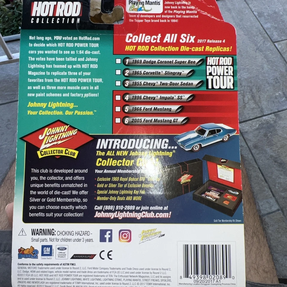Johnny Lightning ~ Muscle Car ~ Ford Mustang GT 2005 ~ Serie 2017 - Lanzamiento 4 A Foto 2 de 2