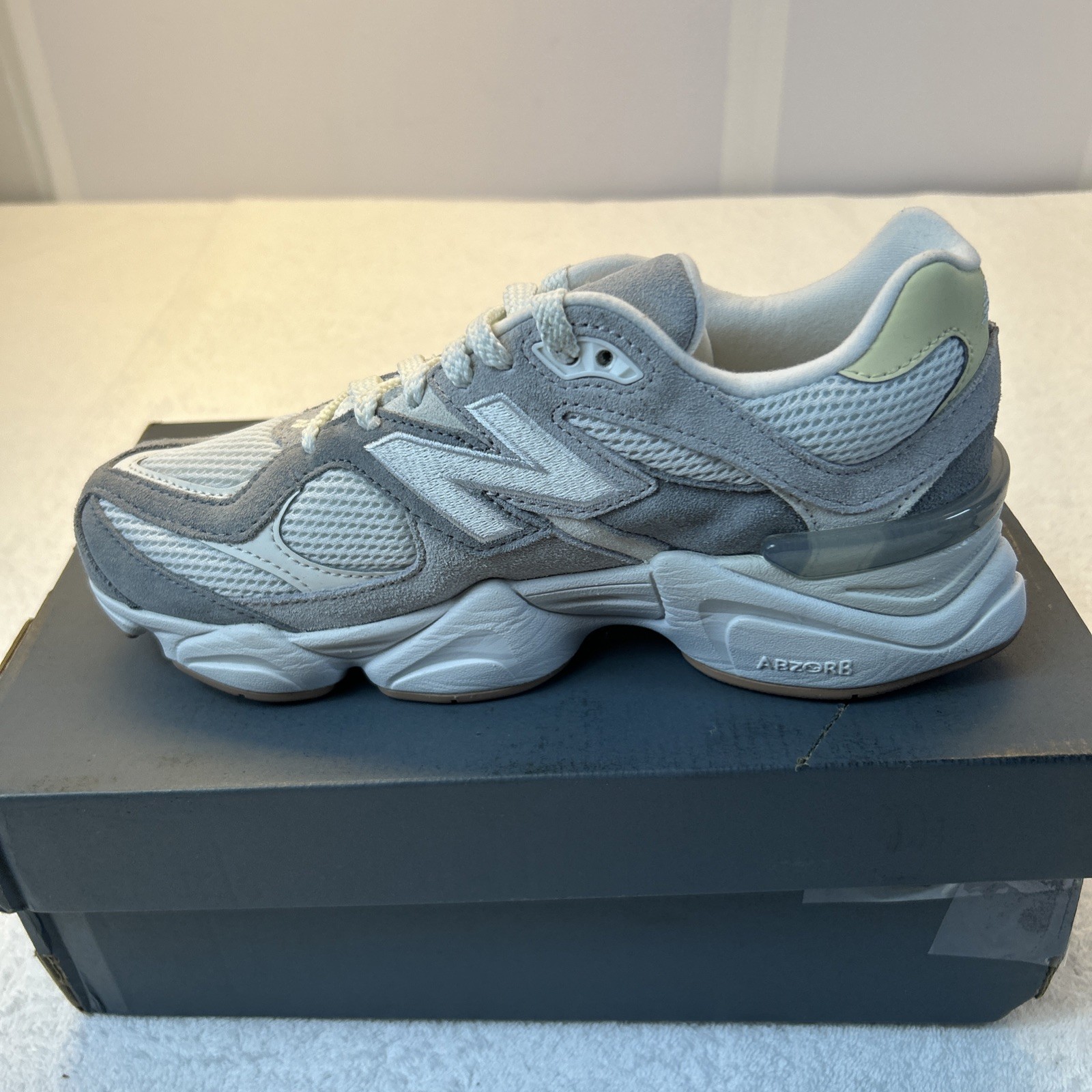 New Balance 9060 White Grey Sports Running Shoe Women SZ 6.5 New in Box