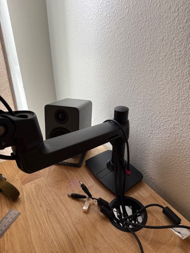 Ergotron LX single Monitor Arm - Matte Black - desk mount. - Photo 18/21