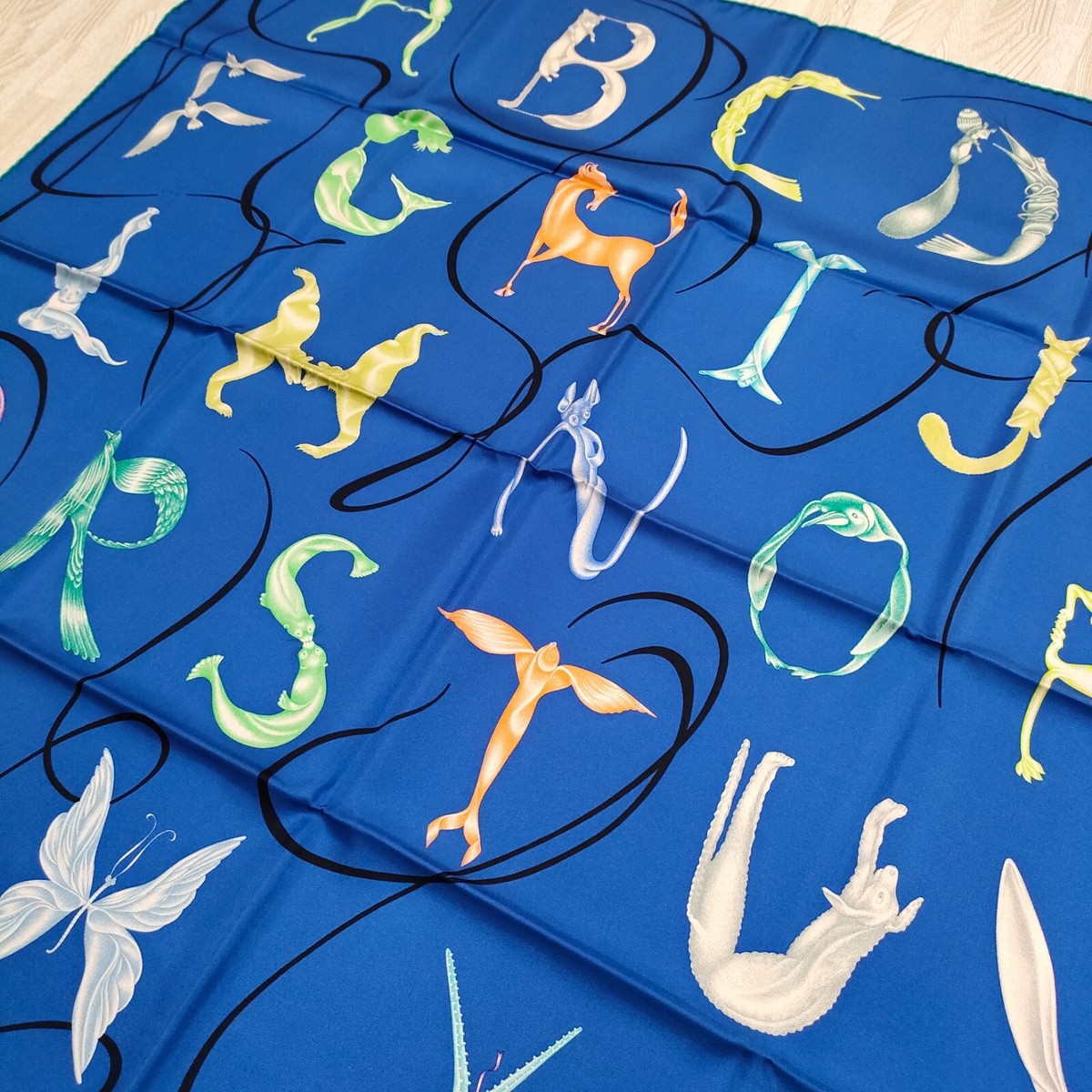 稀少 HERMES カレ90 ANIMAL ALPHABET 稀少 HERMES カレ90 ANIMAL ALPHABET
