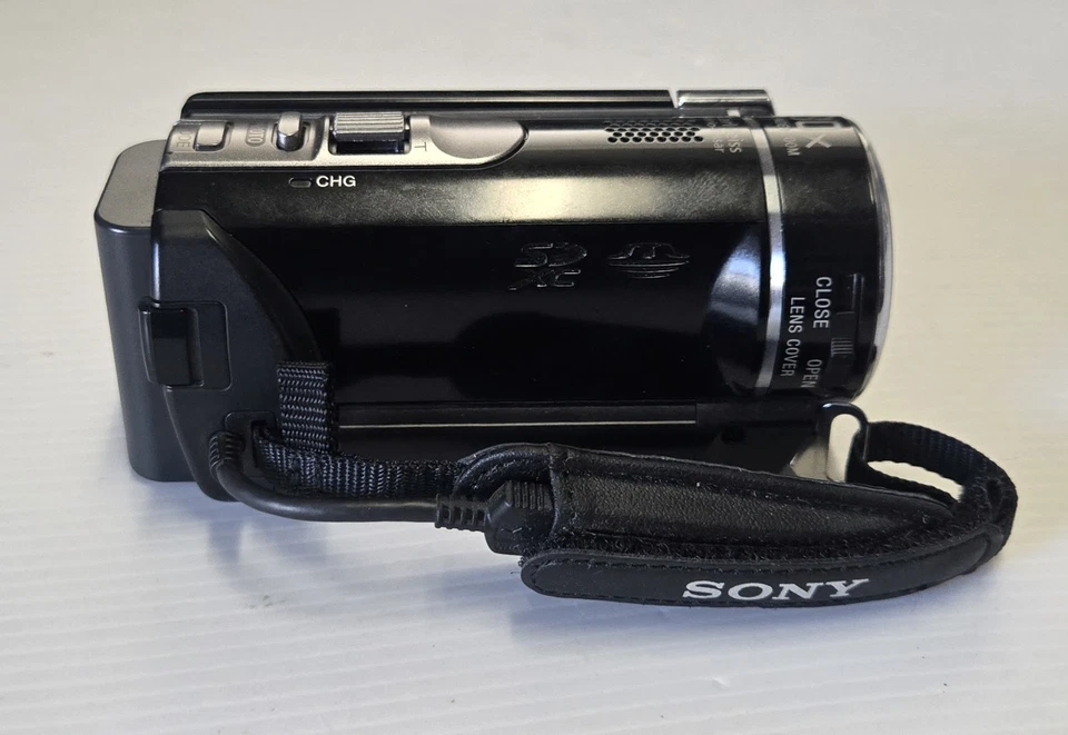 Sony HDR-CX190 Handycam 5.3MP HD Camcorder With Charger - Image 4 of 4