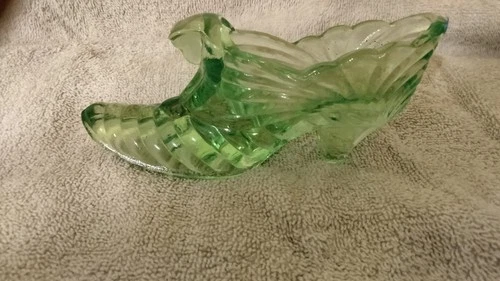 Uranium Antique Fenton Green  Glass Slipper Cat Stretching