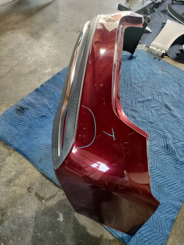 RED REAR BUMPER ASSEMBLY 2015-2017 CHRYSLER 200 — 第 4/4 张图片