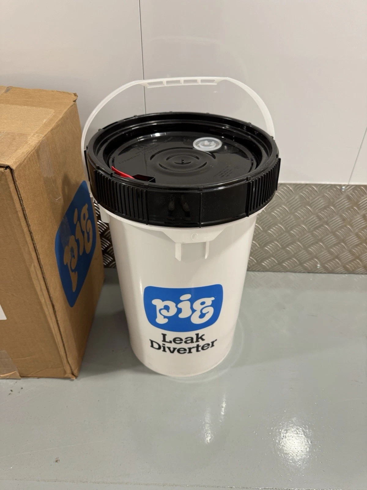 PIG Roof Leak Diverter Tarp Bucket Kits 152x152 TLS121-TR Brand New In Box 3