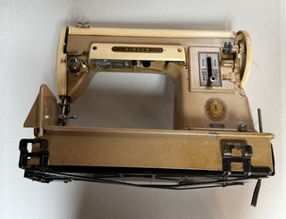 Vintage Singer Sewing Machine (Needs Repair)