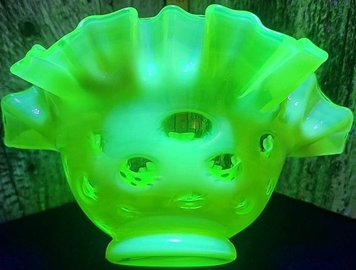 Fenton Coin Dot Topaz Opalescent Ruffled Bowl 6.75 " VTG Uranium GLOWS