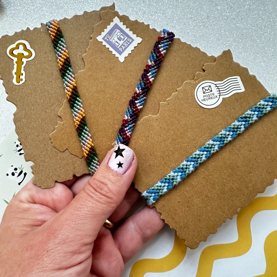 Autunno Bracciali dell'amicizia realizzati a mano con tecnica macramè - Immagine 3 di 4