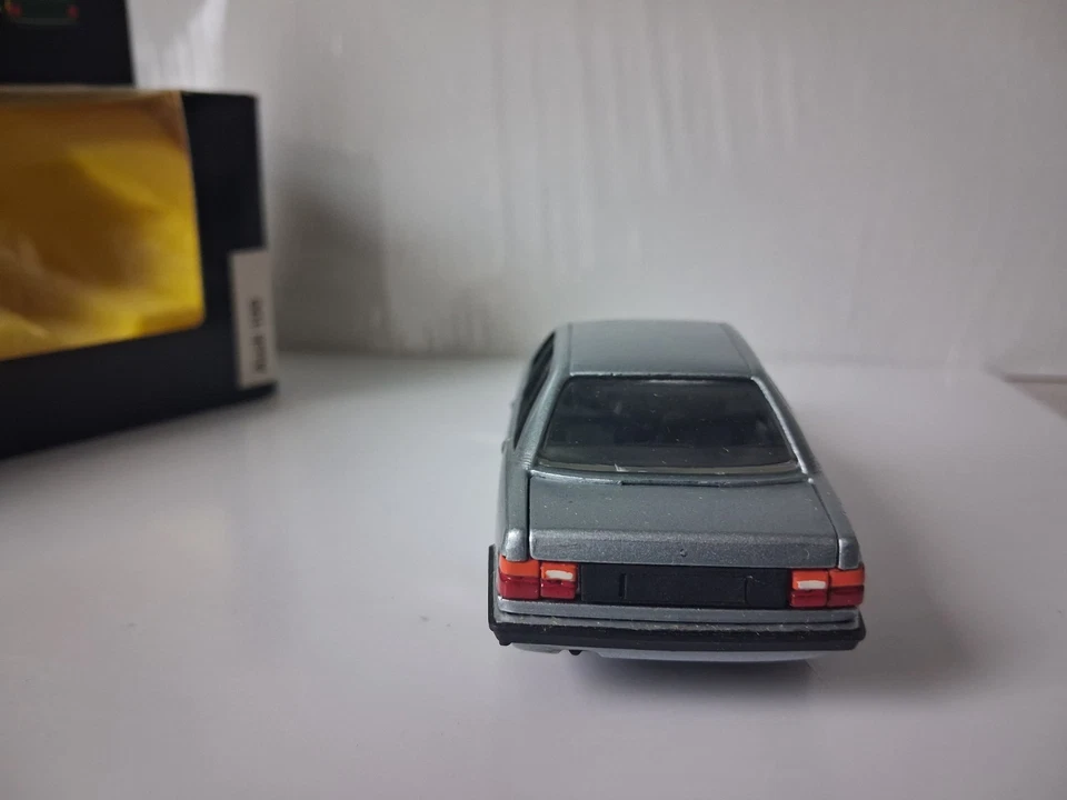 Schabak 1/43 - Audi 100 Break bleue avec Boîte - Photo 4/4