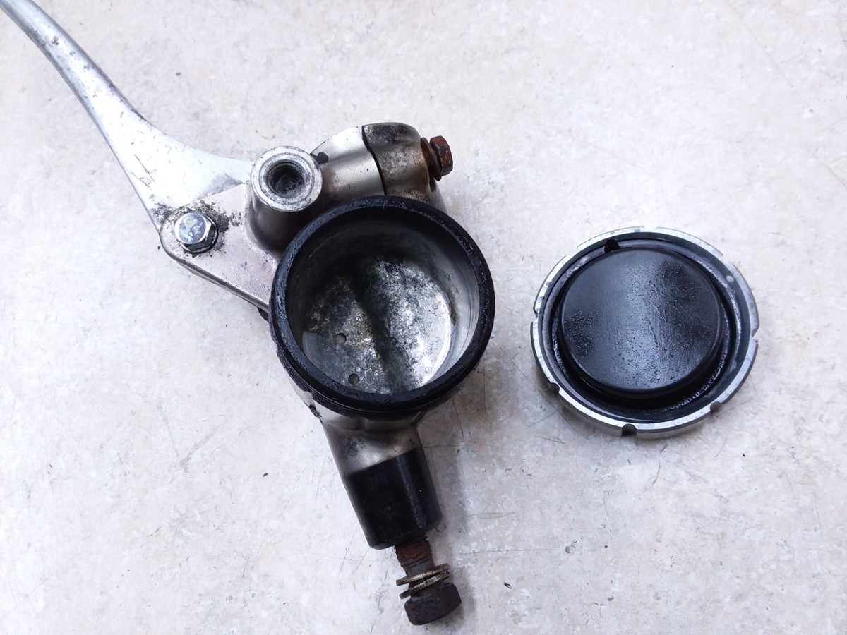 Kawasaki 900 Z1 KZ900 LTD Front Brake Master Cylinder FOR PARTS
